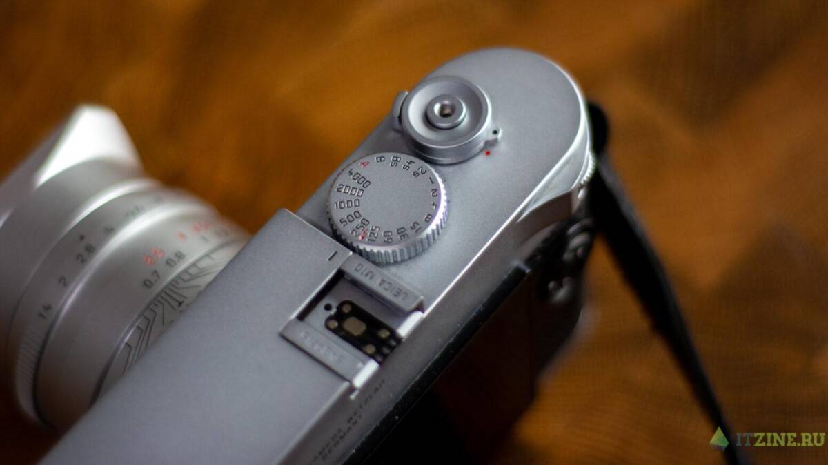 Верхняя панель складного iPhone с регулятором shutter speed