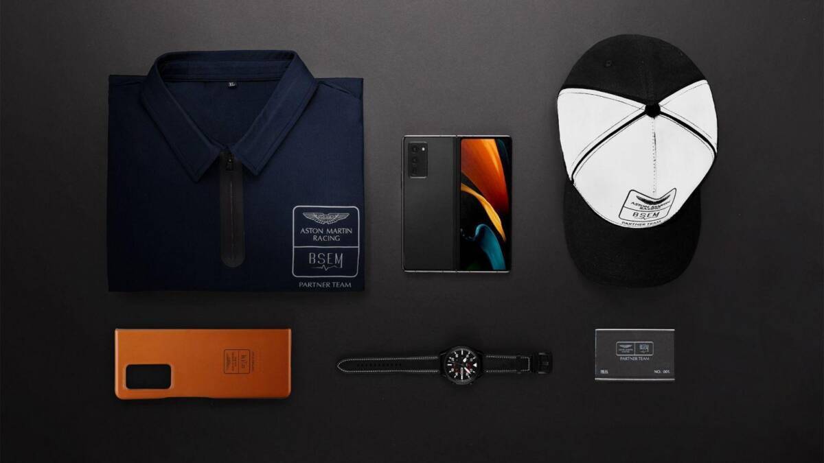 Комплект эксклюзивных аксессуаров для Samsung Galaxy Z Fold 2 и Aston Martin
