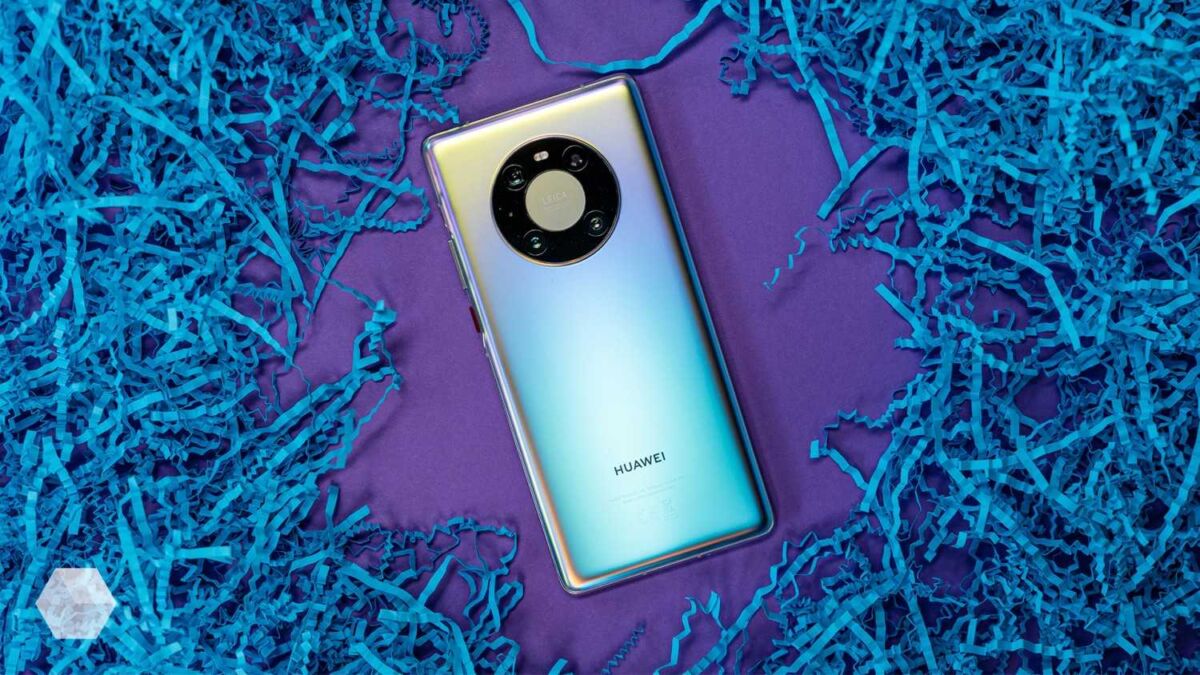 Задняя панель Huawei Mate 40 Pro с круглыми камерами и градиентным покрытием