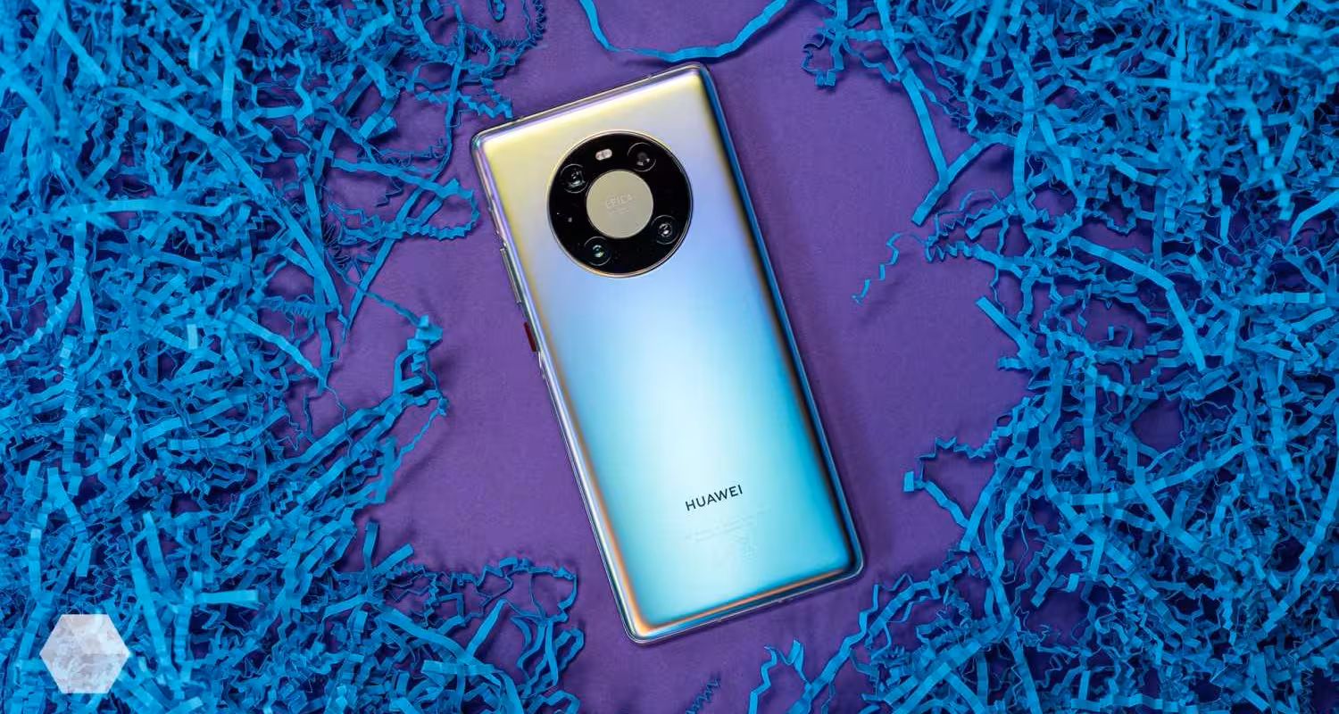 В России стартовали продажи флагмана Huawei Mate 40 Pro 3 GqoeaTaTvF0D