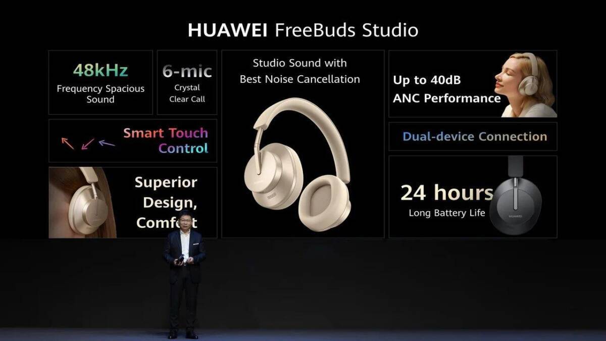 Производитель Huawei FreeBuds Studio на презентации показывают особенности на слайде
