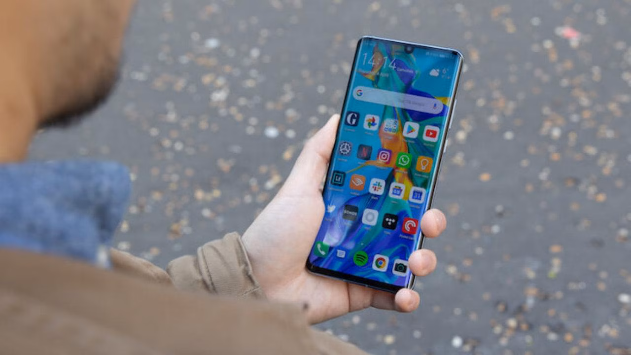 Huawei начала избавляться от Android на своих смартфонах 3 HuaeweiP30Pro 6 1280x720 1