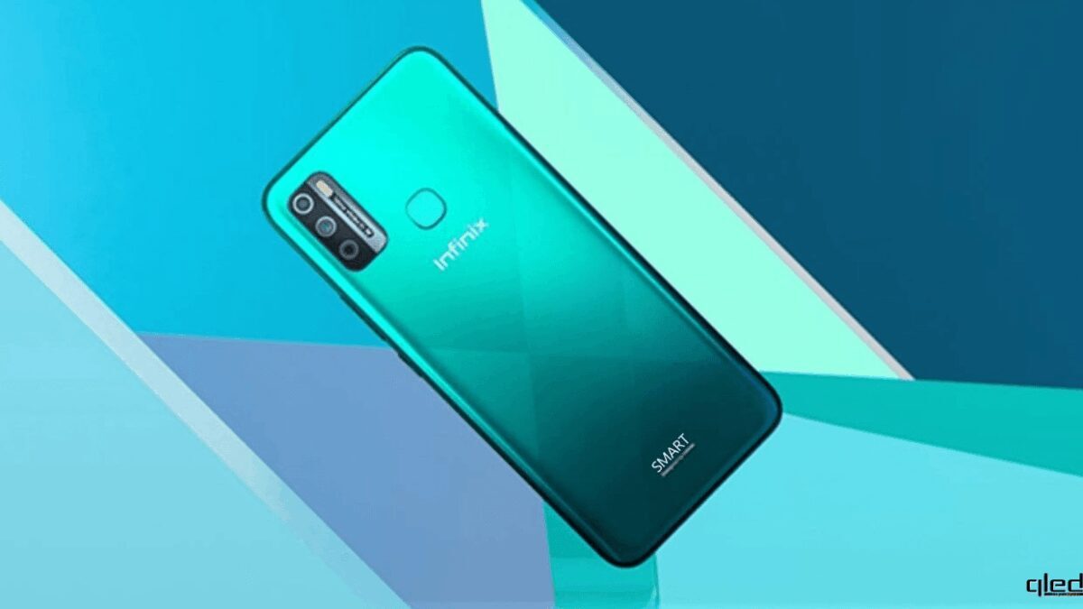 Задняя панель смартфона Infinix с четырьмя камерами