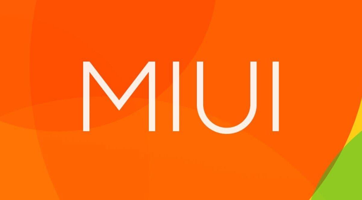 Экран устройства Honor Watch GS Pro на ярком оранжевом фоне