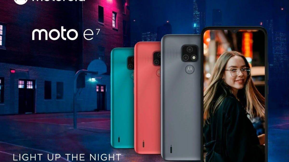 Motorola представила недорогой смартфон Moto E7 3 Моторола Moto E7 три цвета задние панели и дисплей
