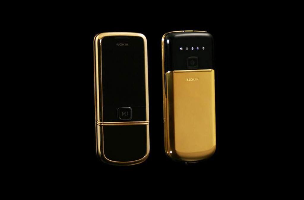 Два мобильных телефона Nokia 6300 и 8000 с черным и золотым корпусами