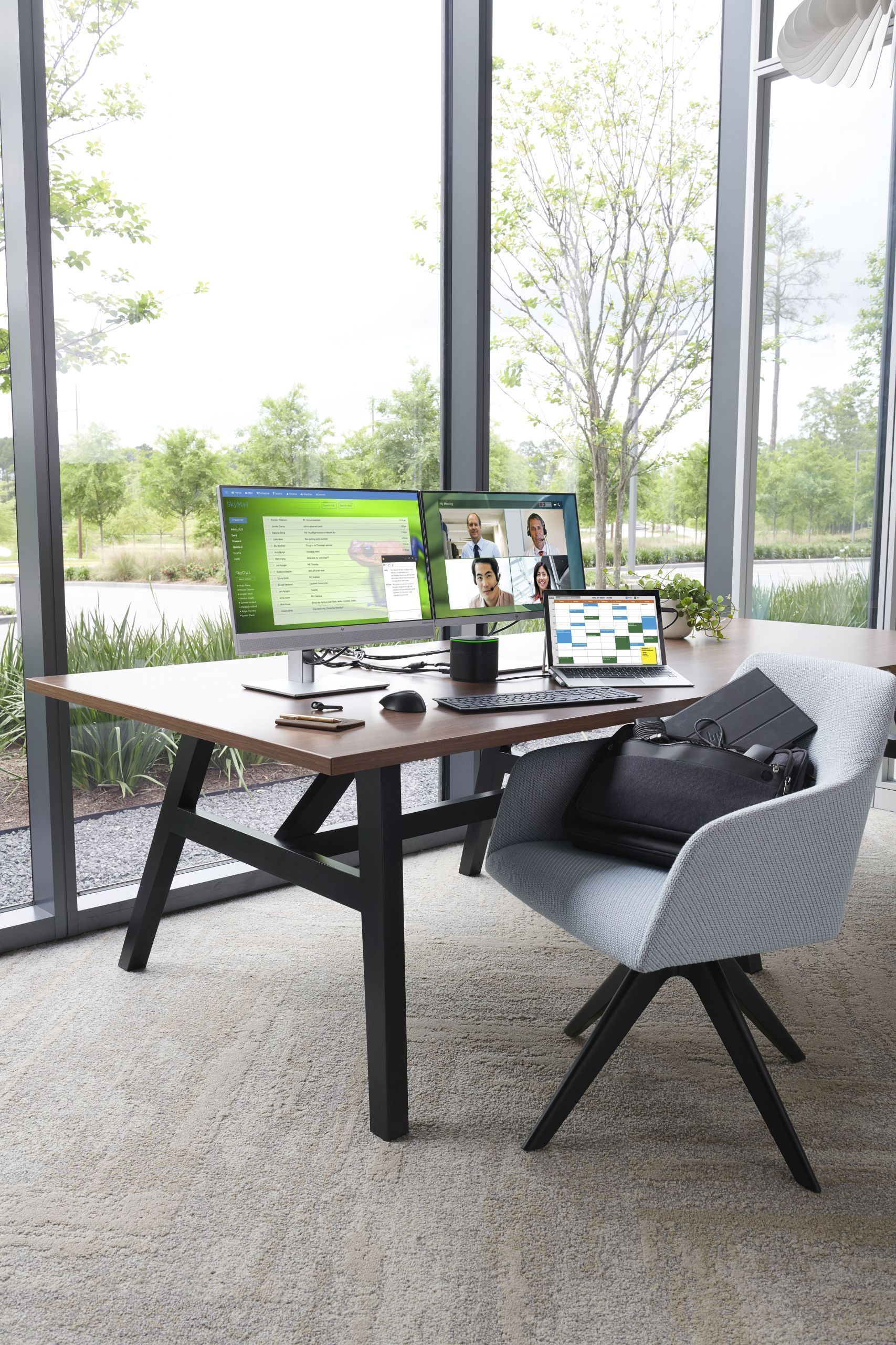 Working place with HP devices scaled