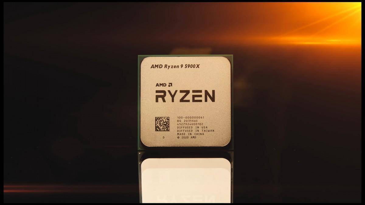 Процессор AMD Ryzen 9 5900X на черной поверхности