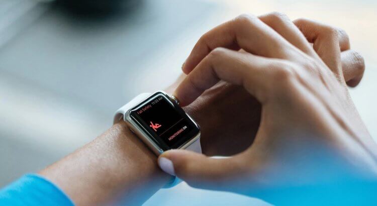 ТОП-5 полезных для здоровья гаджетов 11 apple watch fall detection dete 750x410 1