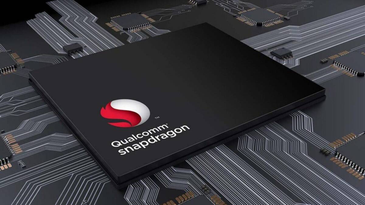 Qualcomm сможет поставлять Huawei только 4G-чипсеты 2 Чип Qualcomm Snapdragon на материнской плате с видимыми дорожками и компонентами