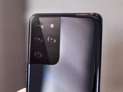 Задняя часть Samsung Galaxy S21 Ultra с камерой