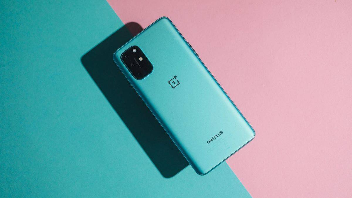 Раскрыты дизайн и особенности камеры OnePlus 9 4 Синий смартфон OnePlus 9 Pro с тройной камерой на задней панели