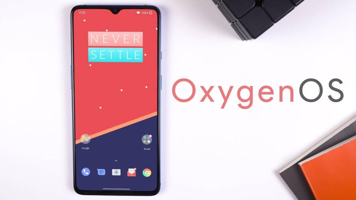 Смартфон OnePlus с экраном и рабочим столом на фоне