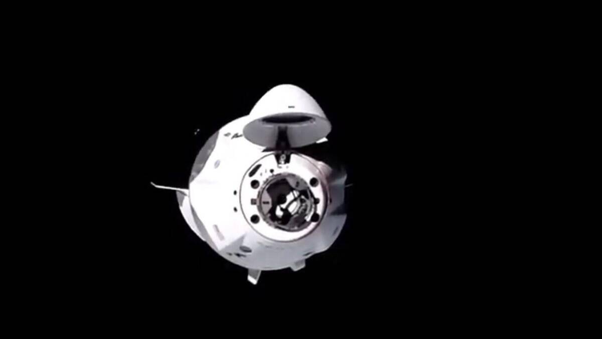 SpaceX пристыковался к Международной космической станции 3 Космический корабль Crew Dragon NASA на орбите