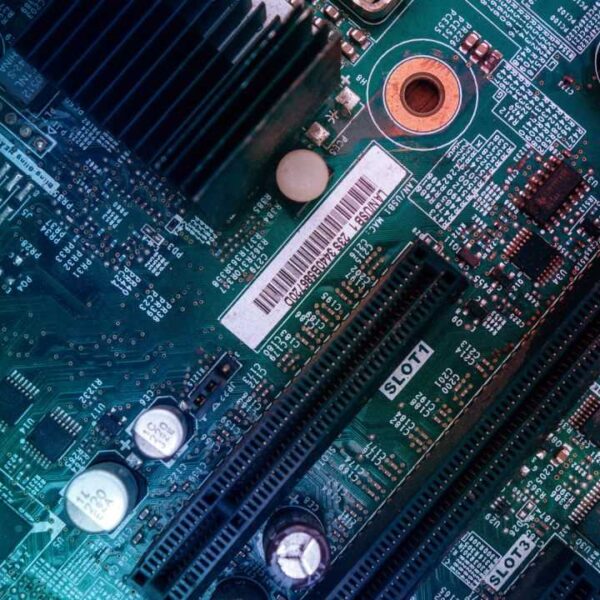 p 1 bloomberg china inserted chips in amazon and apple hardware to spy