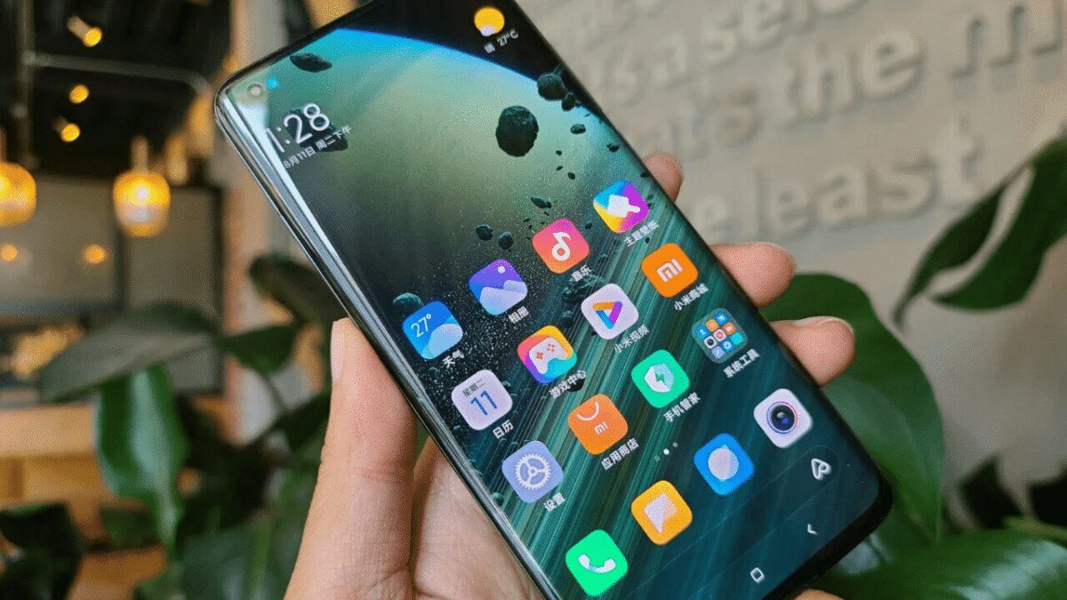 Экран Xiaomi Mi 11 Pro с высоким обновлением и интерфейсом