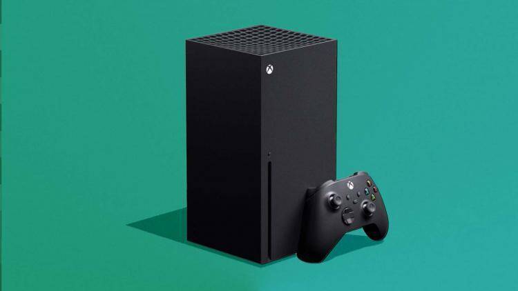 Консоль Xbox Series X и геймпад на зеленом фоне