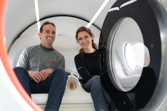 Капсулу Hyperloop протестировали первые пассажиры 5 xp 2 firstpassengers joshsara 7 700x467 c