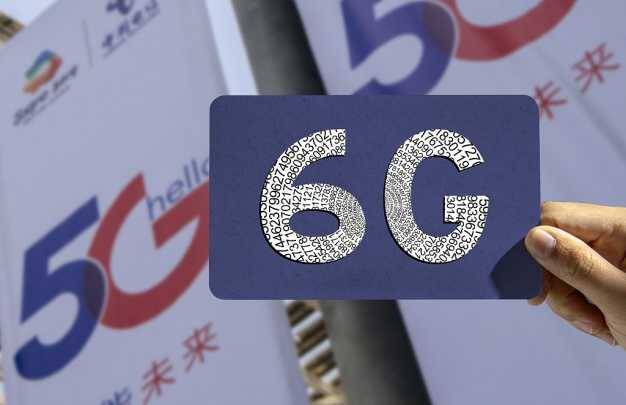 Китай уже планирует запуск 6G после создания крупнейшей в мире сети 5G 5 Карточка с логотипом 5G и цифрой 5G крупной графикой