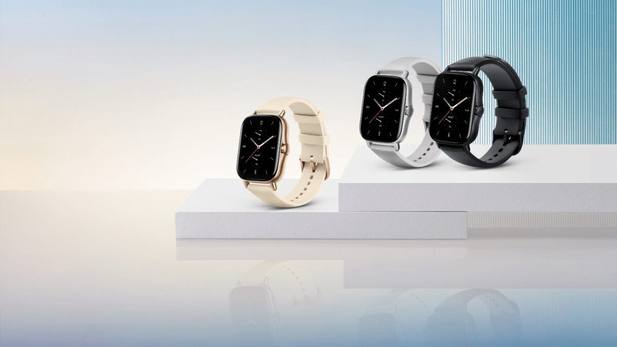 Элегантные смарт-часы Realme с круглыми дисплеями и разноцветными ремешками на подиуме