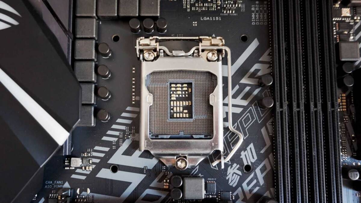 Материнская плата от Intel с процессорным разъемом LGA1151