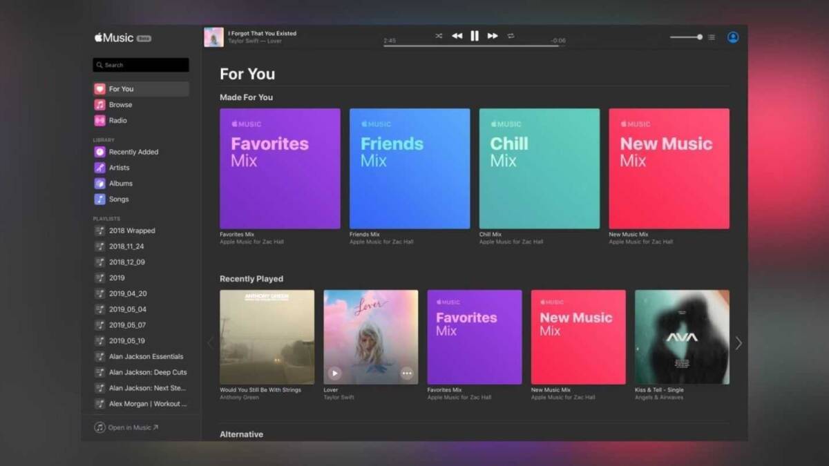 Экран Apple Music на компьютере с темным интерфейсом