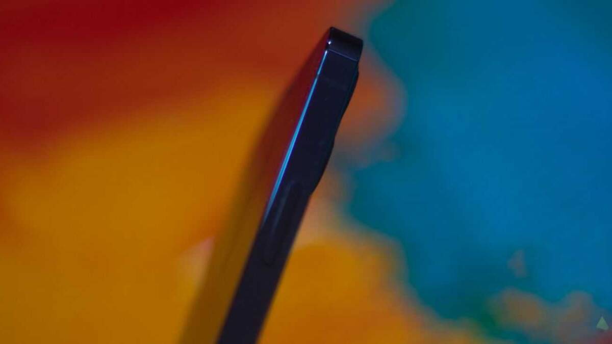 Плоские грани iPhone 12 Pro