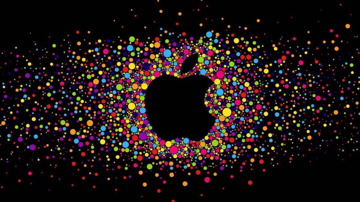 Иллюстрация клавиатуры Apple с дисплеями в каждой клавише на черном фоне
