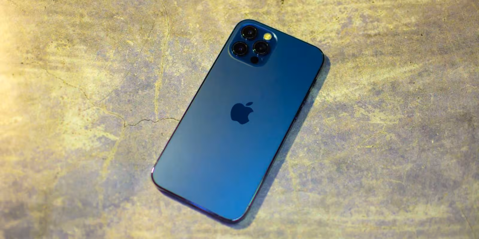 Что можно купить вместо новенького Apple iPhone 12 Pro Max 9 DSC 9886 Edit