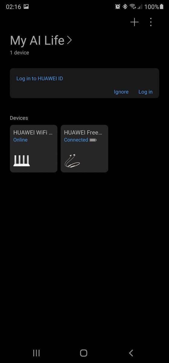 Экран мобильного телефона HUAWEI с отображением устройств и статусами