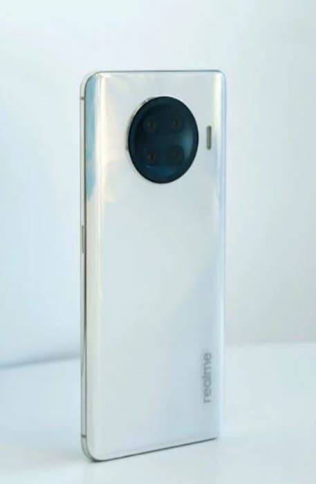 Флагман Realme Race на Snapdragon 888 станет первым смартфоном новой линейки компании 6 Реактремовский смартфон Realme с крупной камерой и пришельным дизайном
