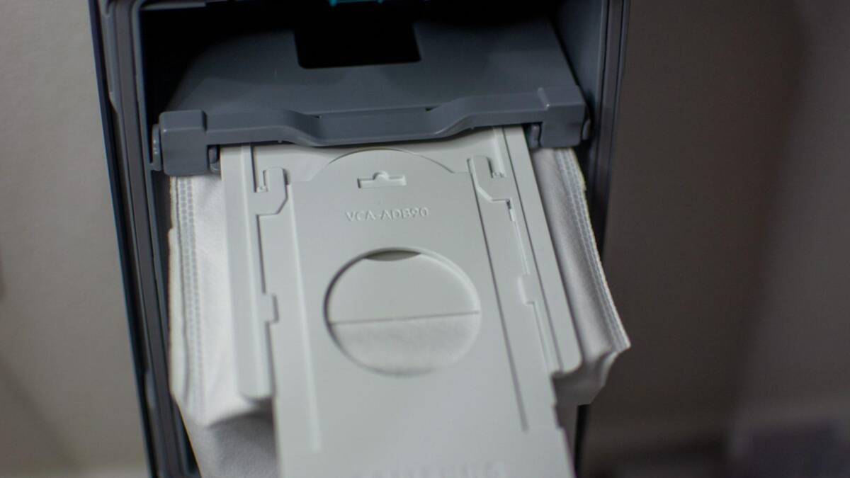 Деталь системы Samsung Clean Station вставлена в корпус