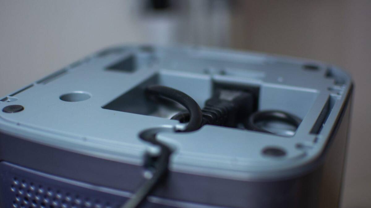 Внутренний отсек Samsung Clean Station с кабелем USB
