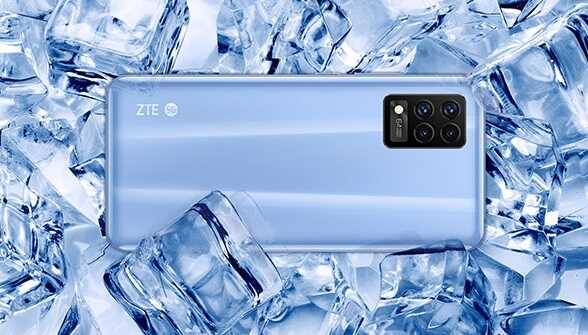 Задняя панель смартфона ZTE Blade 20 Pro 5G с тремя камерами и логотипом