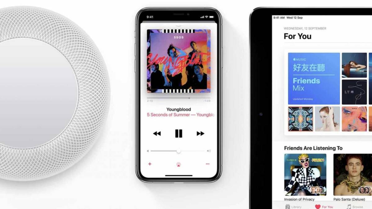 Экран Apple Music на ярком красном фоне с градиентом