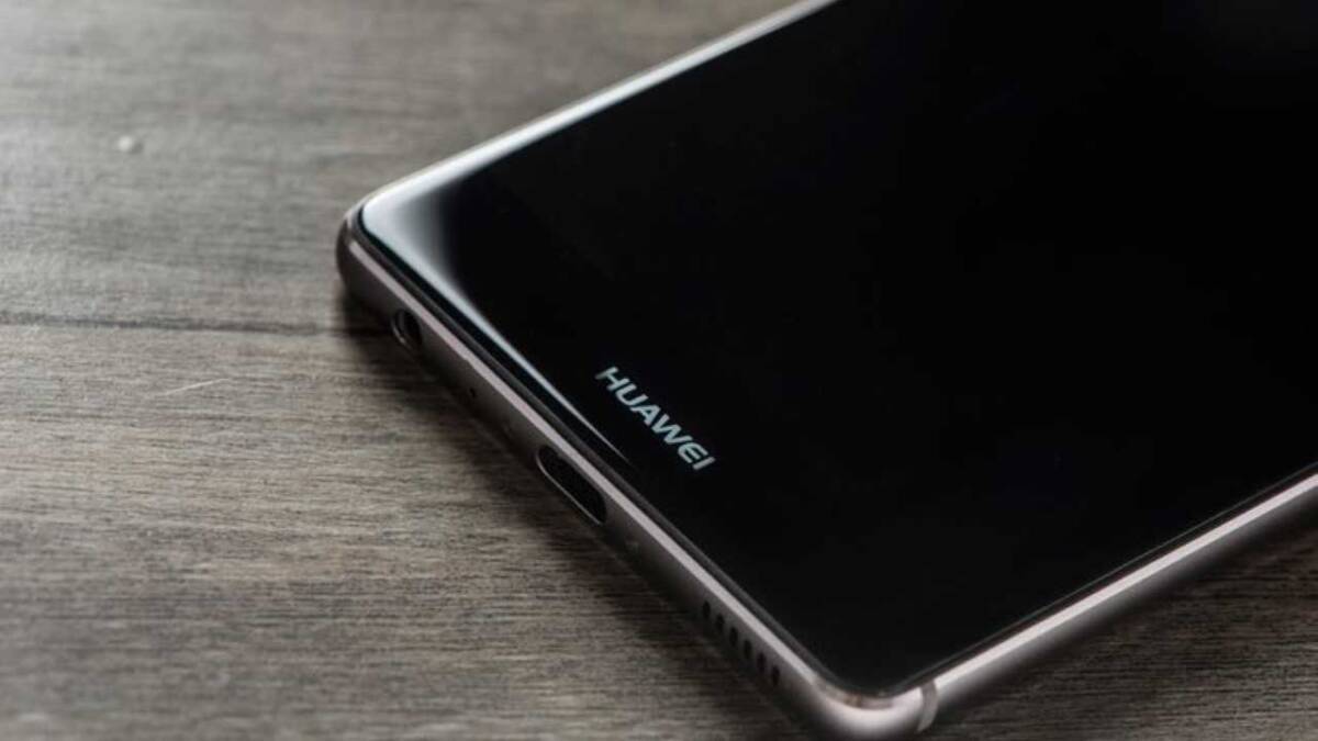 Экран Huawei Nova 8 с минимальными рамками и дисплеем