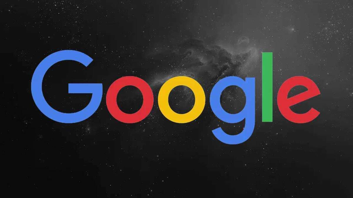 Логотип Google на фоне звездного космоса: сбой затронул YouTube, Docs и другие сервисы