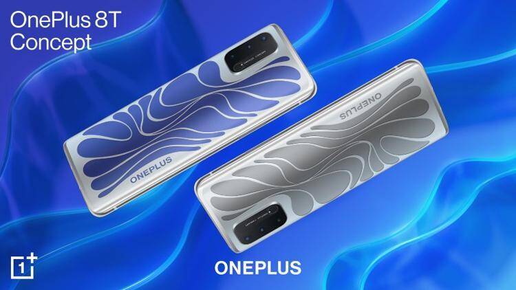 Два смартфона OnePlus 8T с изменяющими цвет корпусами