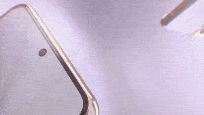 Планшет Samsung Galaxy S21 с перекрывающимися дисплеями