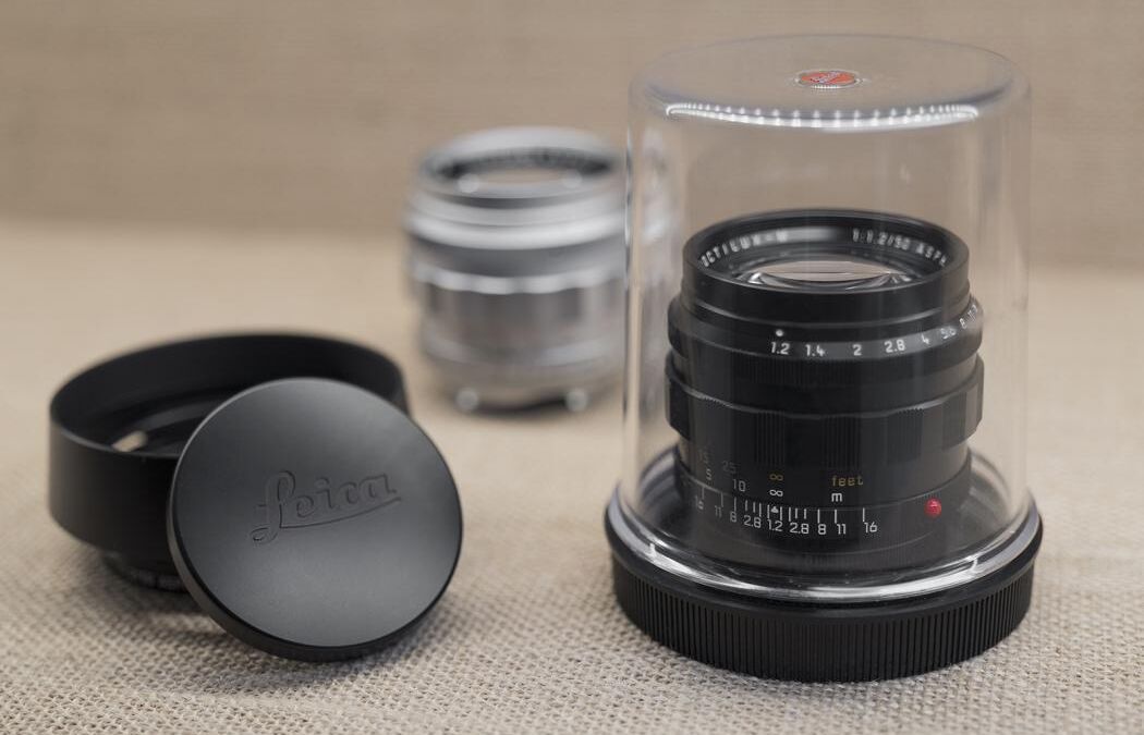 Объектив Leica Noctilux-M 50mm f/1,2 ASPH в защитной стеклянной коробке
