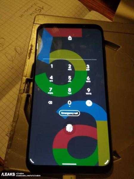 Опубликованы "живые" фото неанонсированного Google Pixel 5a 7 Экран Google Pixel 5a с цифровой клавиатурой и цветовым интерфейсом