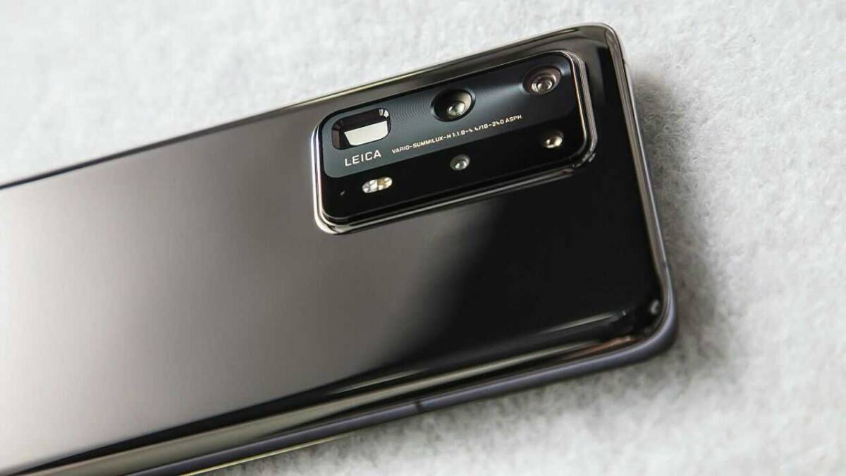 Задняя часть смартфона Huawei P50 с камерой