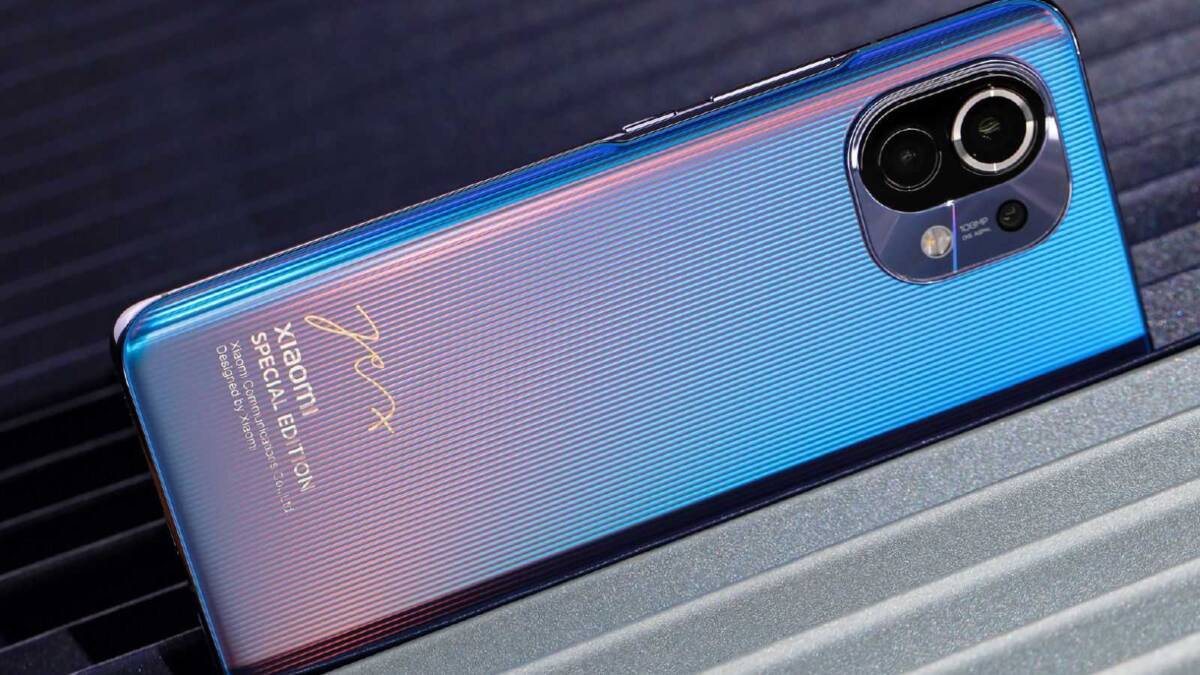 Задняя панель Xiaomi Mi 11 Special Edition с градиентным дизайном и двойной камерой