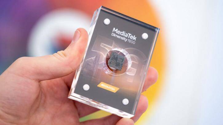 Процессор MediaTek Dimensity 1200 в упаковке с прозрачным корпусом