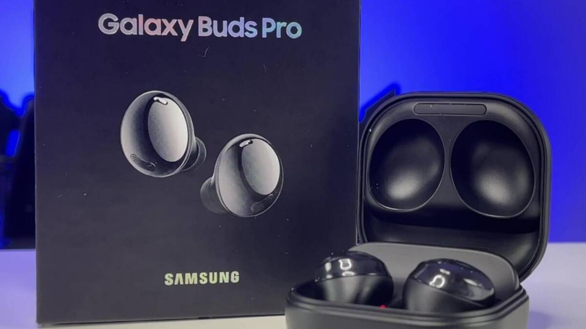 Обзор Samsung Galaxy Buds Pro: наушники Samsung Galaxy Buds Pro в зарядном кейсе