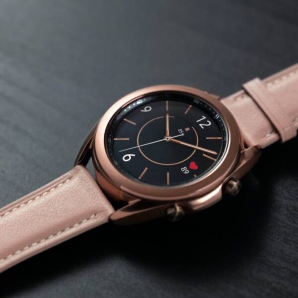 galaxy watch3 mystic bronze close up lifestyle 1280x720 1