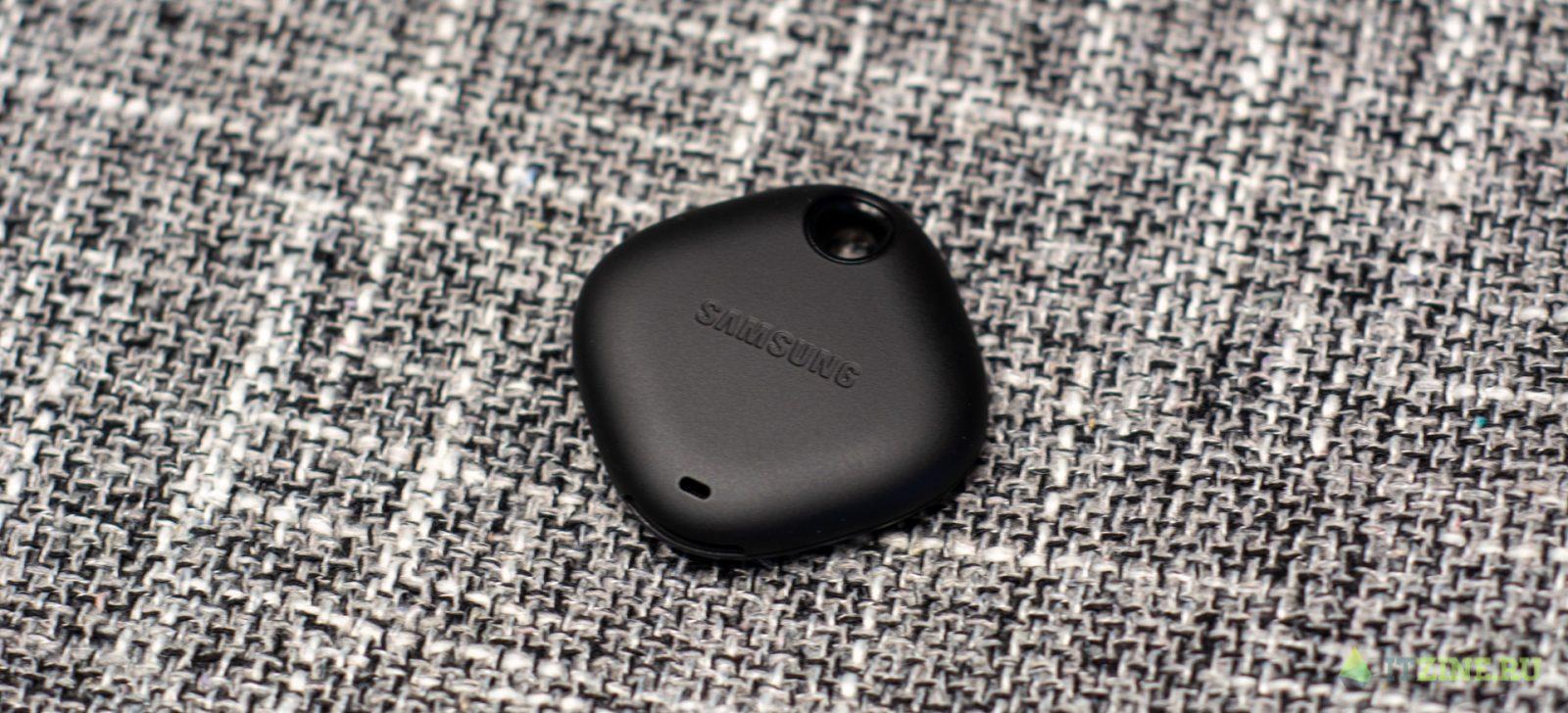 Samsung сделал наушники Galaxy Buds Pro и метку Smart Tag 6 Черный брелок Samsung Galaxy SmartTag лежит на тканевом покрытии