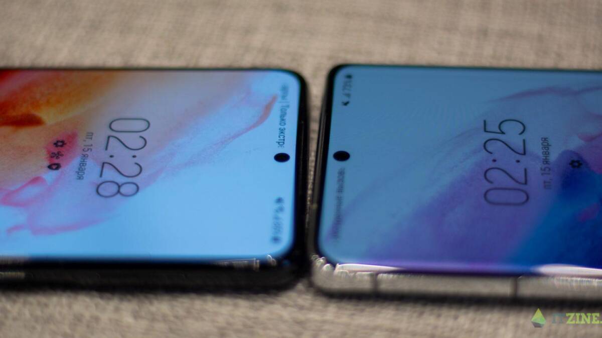 Samsung представил флагман Galaxy S21 Ultra 14 Два смартфона Samsung Galaxy S21 Ultra с дисплеями сверху