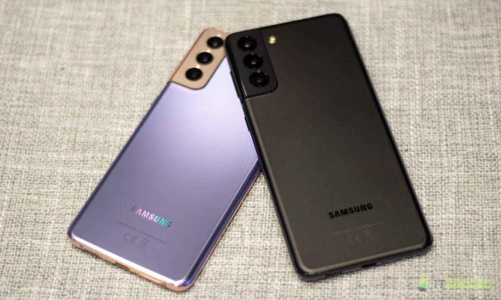 Два смартфона Samsung Galaxy S21 Ultra сзади