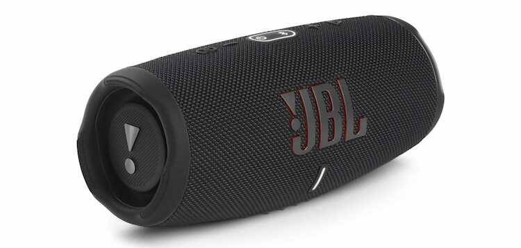 CES 2021: Harman показала колонку JBL Charge 5 3 Портативная колонка JBL Charge 5 сбоку с управлением